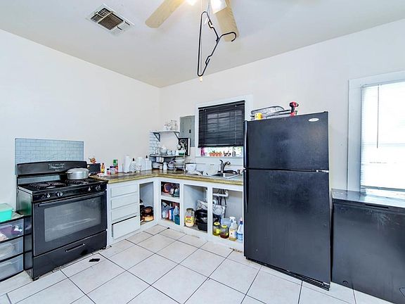 5th image of 118 Suthon Ave