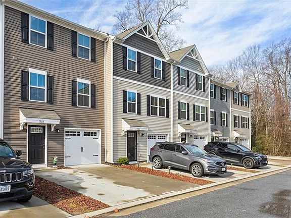 3rd image of 1105 Lakeview Cv