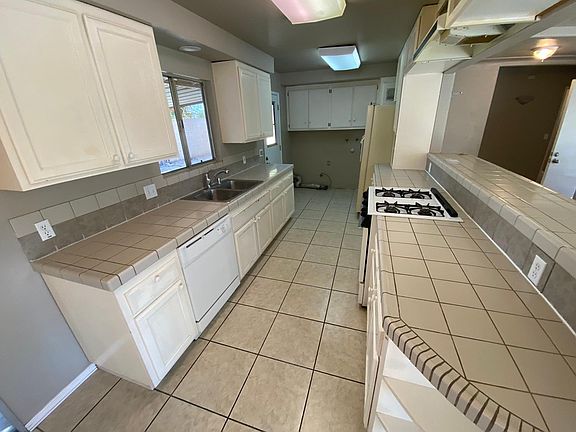 4th image of 41917 Briarwood Ave