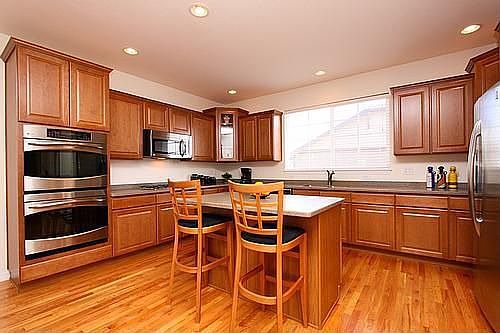 Maple Cabinetry! Stainless Appliances!