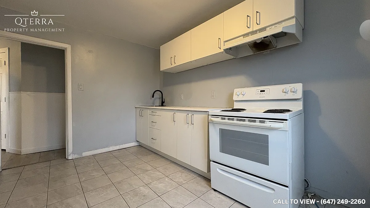 Building Photo - 1525 Barton St E #3