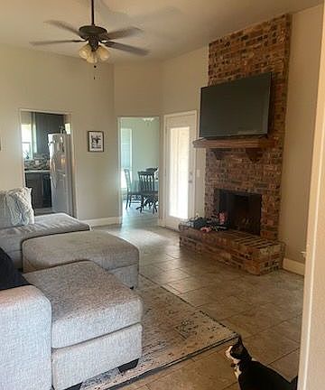 3rd image of 1405 Lilac Ln