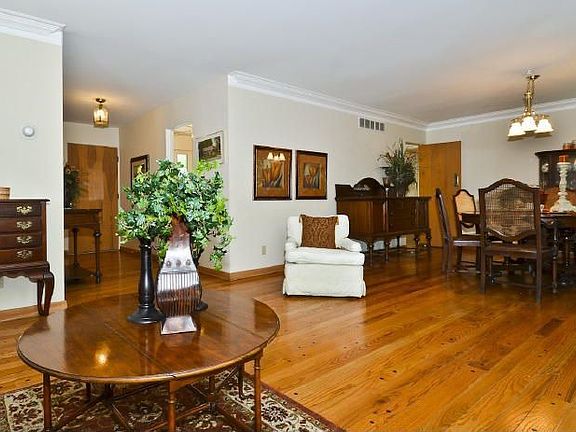 3rd image of 1871 Charmwood Ct