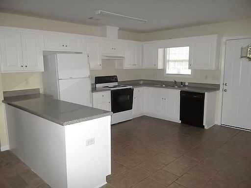 3rd image of 816 Pine Hill Ct