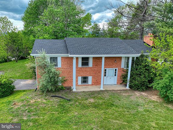 3rd image of 320 Dawn Ave