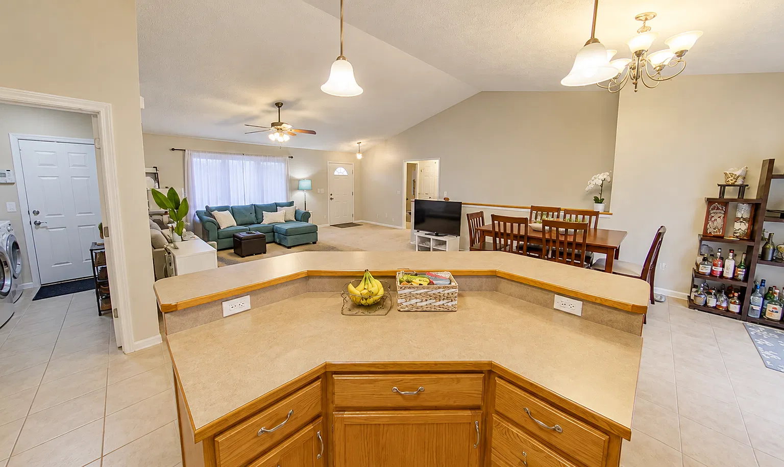 3D Tour Available - West Side of Manhattan + 2-Car Garage + Finished Basement! Available December... — Photo 2