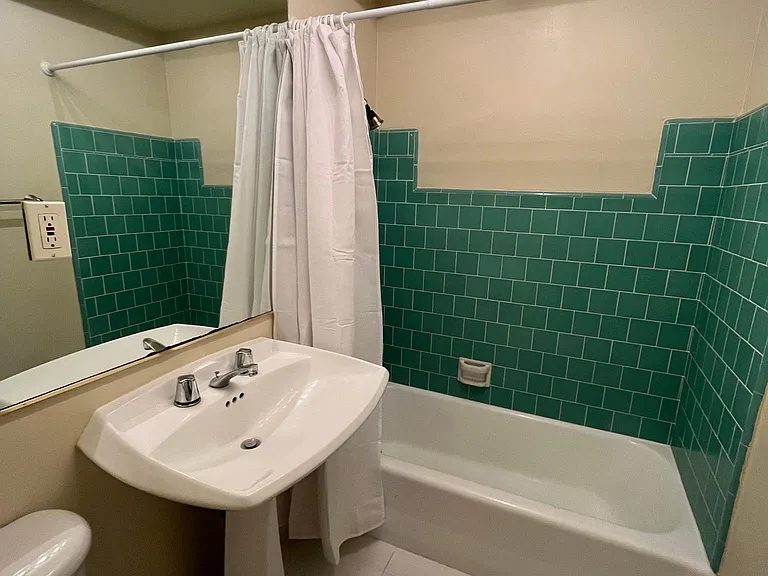 1133 W Crestwood Ave — Photo 10