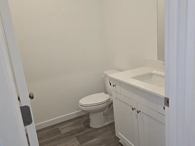 2584 W Cambridge St — Photo 13