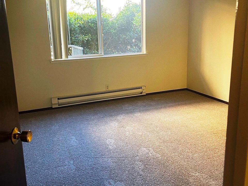 2nd image of 224 Brosnan Ct