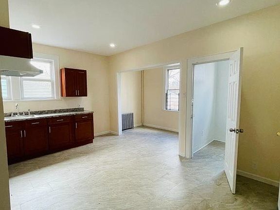 4th image of 23 Cleremont Ave