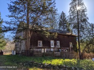 1111 Van Hoesen Rd, Castleton, NY 12033