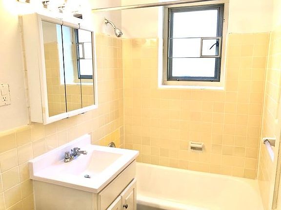 5th image of 67-40B 193rd St Floor 3