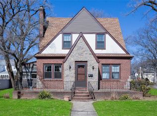 93 Birch Rd, Malverne, NY 11565