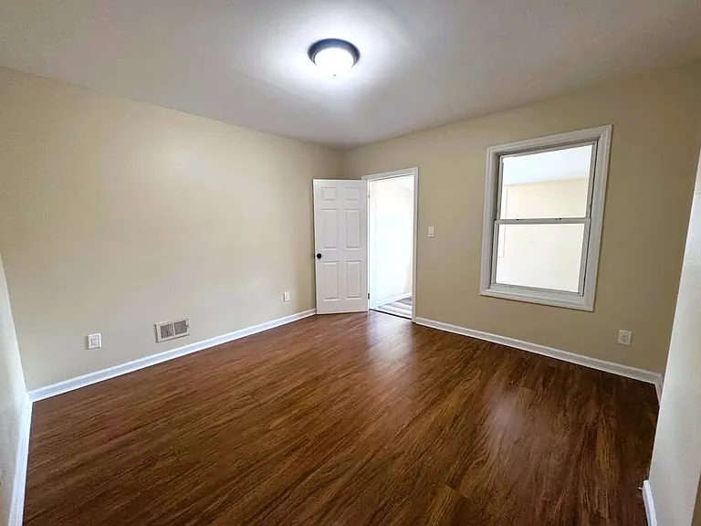 158 Catherine St #2 — Photo 8