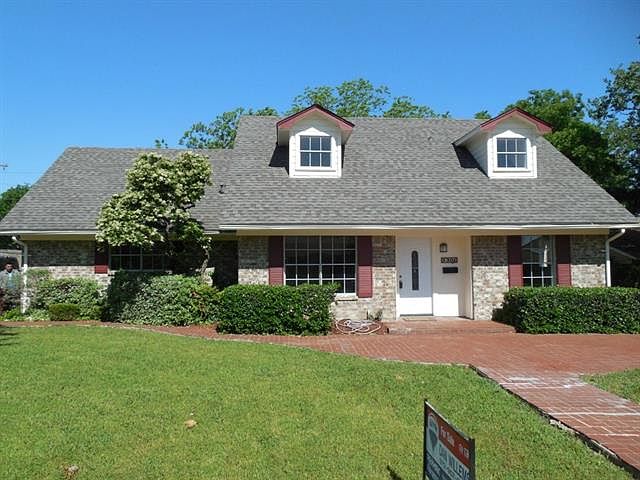 1st image of 530 Saffron Cir