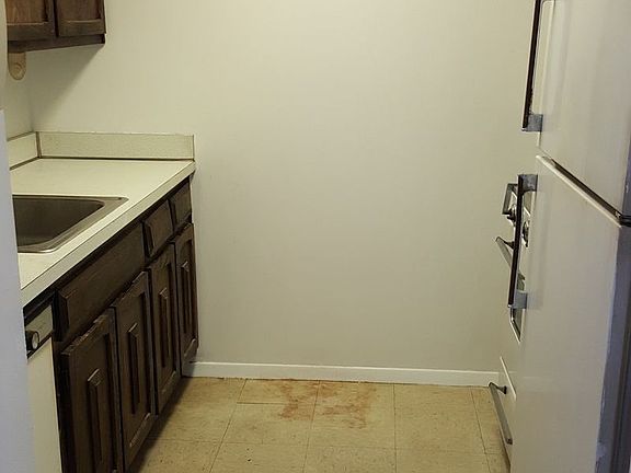 5th image of 2039 Broadway #32A