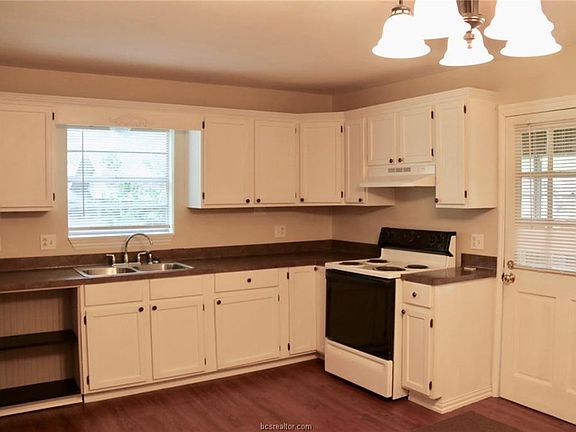 5th image of 817 Holland St #1