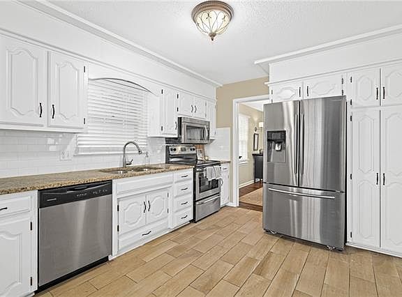 4th image of 500 E 106th Ter