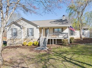 1118 Greenway Rd, Dawsonville, GA 30534