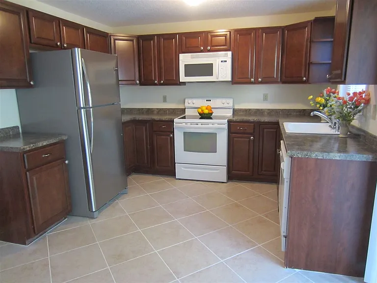 1025 S Mammoth Rd #6 — Photo 8