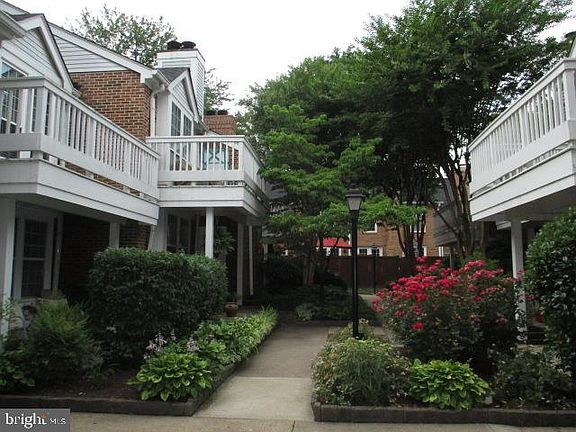 3rd image of 2618D S Arlington Mill Dr #4