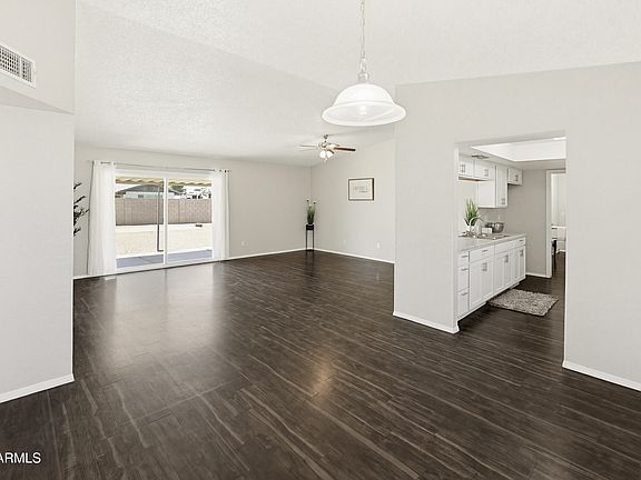 4th image of 4041 W PERSHING Avenue