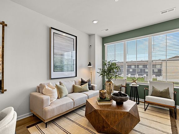 4th image of 1301 Taylor Cir