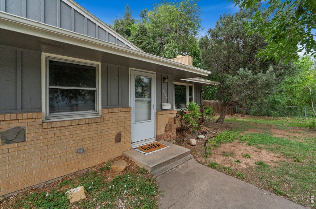 1612 W Prospect Rd