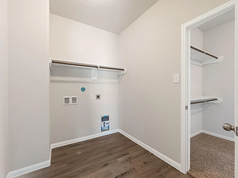 3915 Deledda Dr — Photo 20