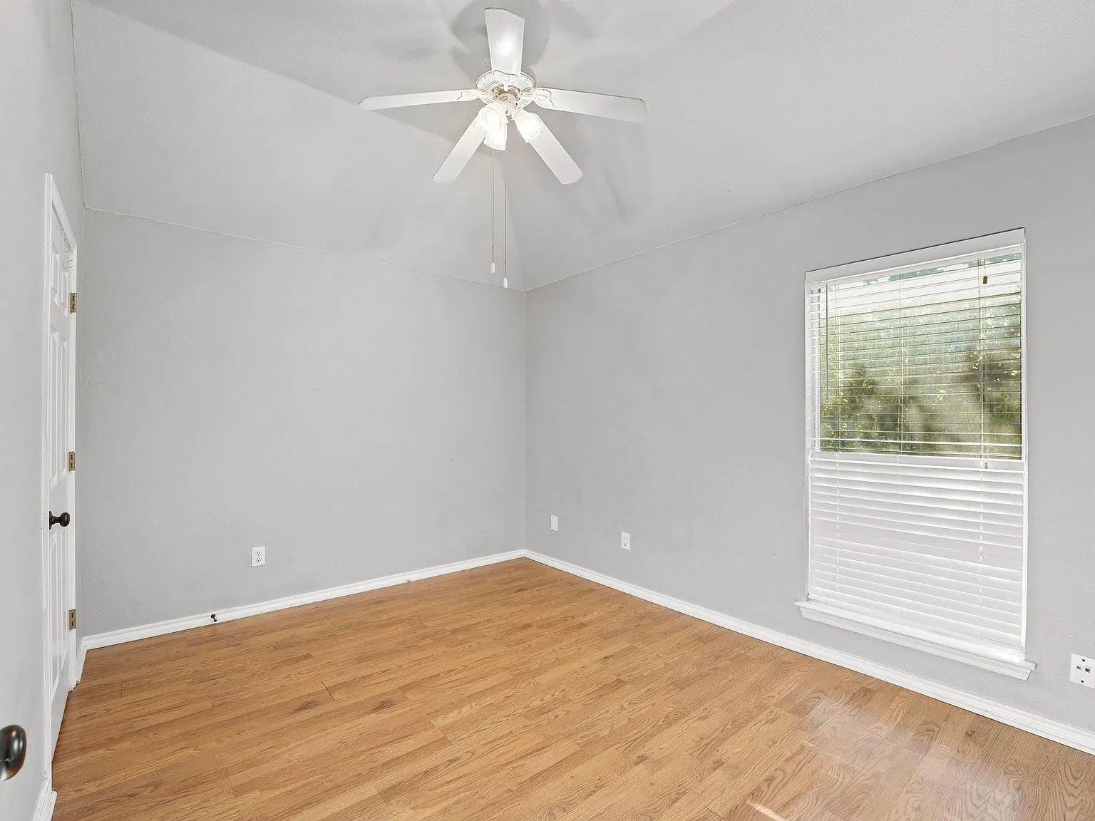 3 bed, 1926 sqft, $2,550 — Photo 3