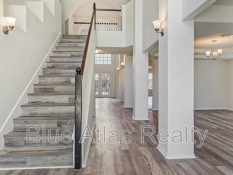 5717 Parkwood Trl — Photo 2