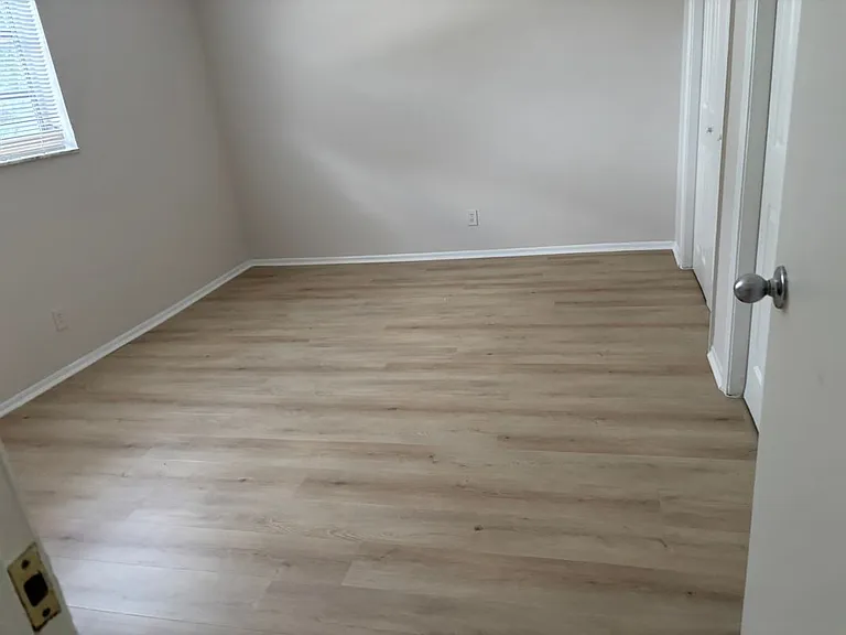 725 SE 23rd St #2 — Photo 4