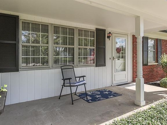 3rd image of 7333 Forest Park Dr