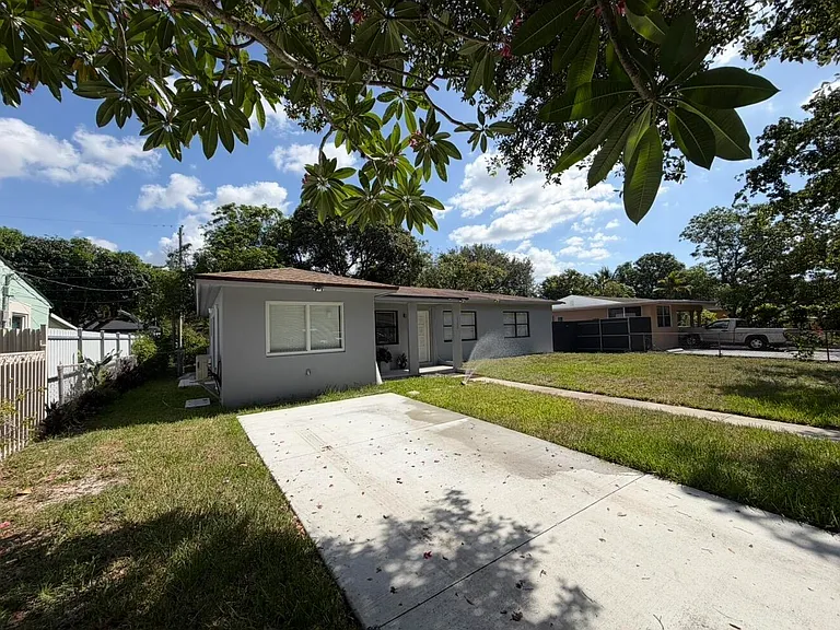 1135 NW 127th St — Photo 3