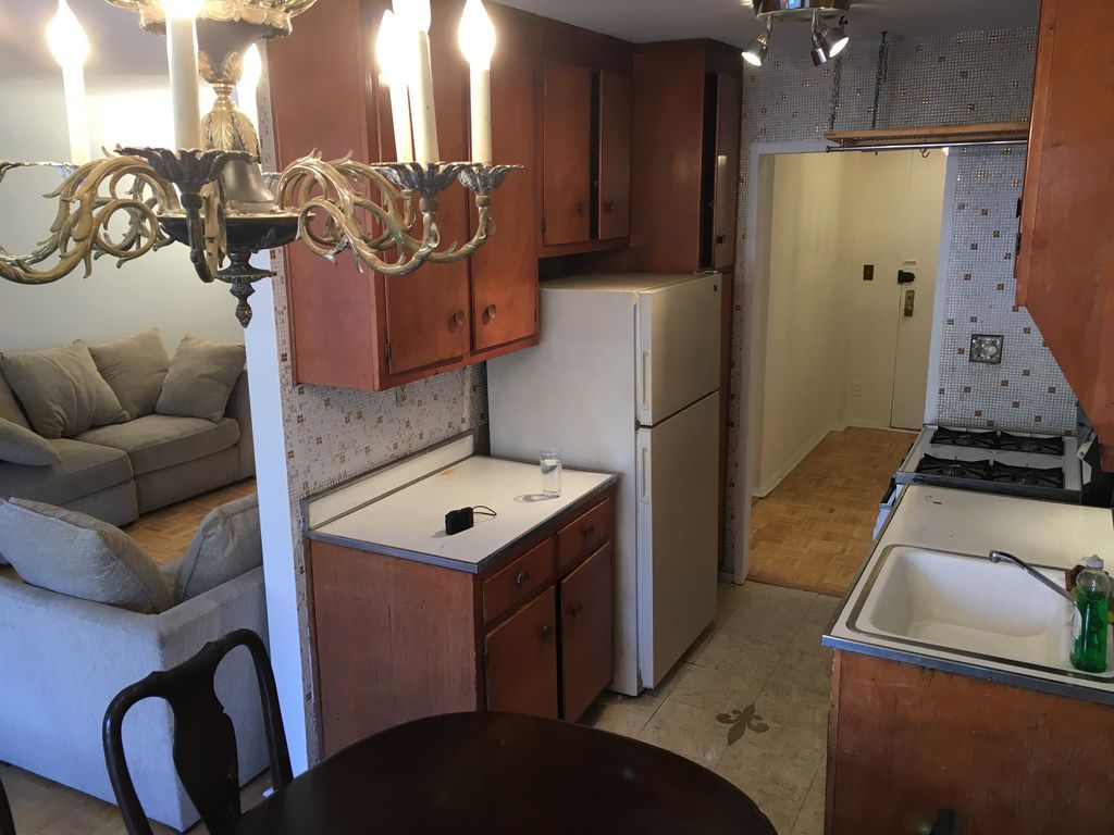 2 Bed 1 Bath Property, New York • 900 Sq Ft