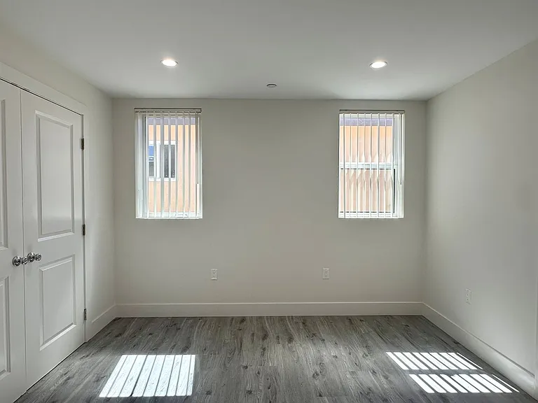 11512 Oxford Ave — Photo 24