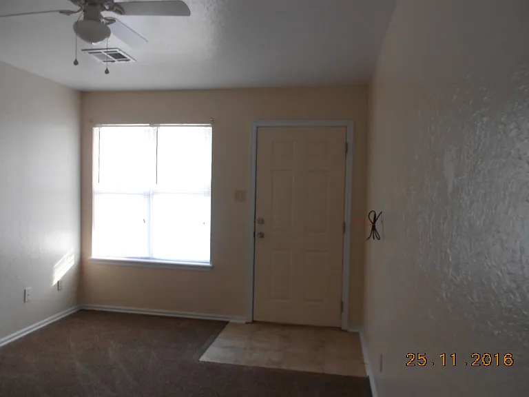 1207 SW Tennessee Ave — Photo 3