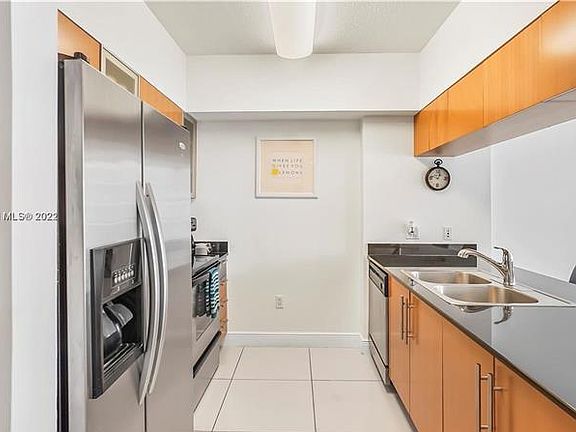 5th image of 1750 N Bayshore Dr APT 3305
