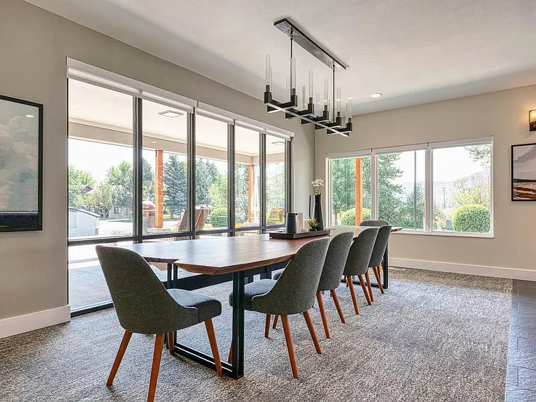 Balmoral Apartments — Photo 12