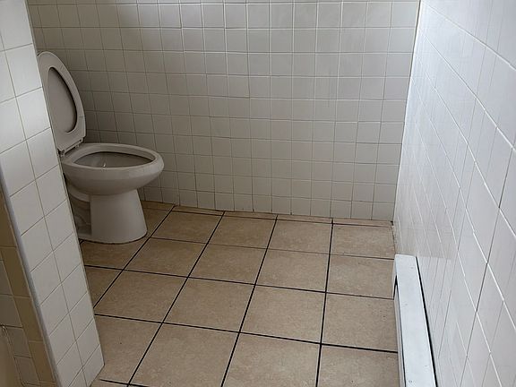 3rd image of 5108 N Broad St Floor 3
