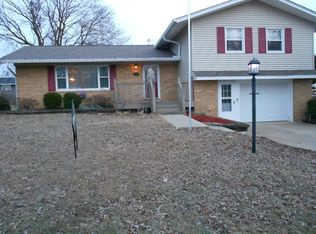 104 N Howard St, Roanoke, IL