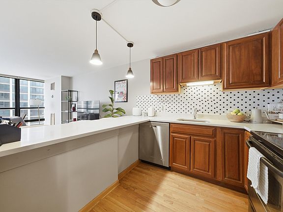 3rd image of 1540 N La Salle St #1103