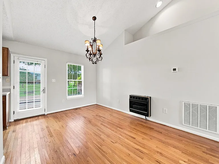 2441 Longford Dr — Photo 17