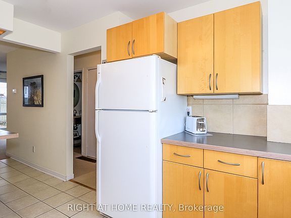4th image of 52 Adelaide St #23
