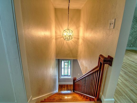 4th image of 281 Littleton St