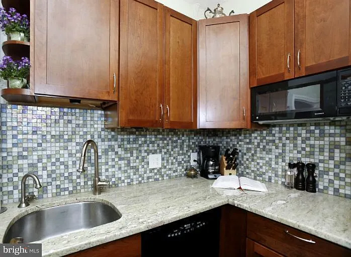 2032 Belmont Rd NW #319 — Photo 13