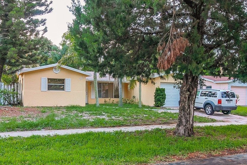 1st image of 212 Gale Pl