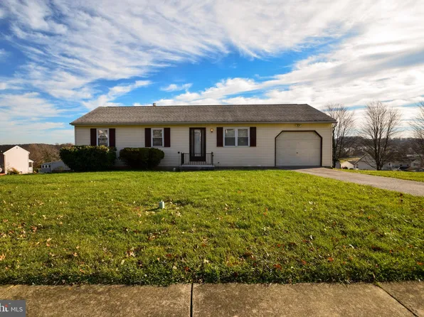 217 Lartry Dr, Red Lion, PA 17356