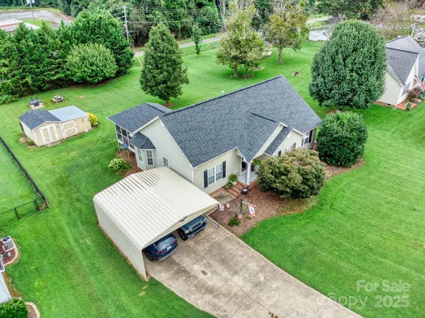 111 Summey Barker Dr, Dallas, NC 28034