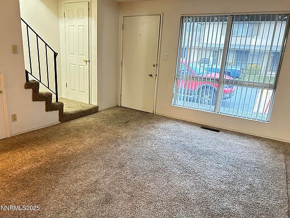 5th image of 828 Woodglen Dr APT 2